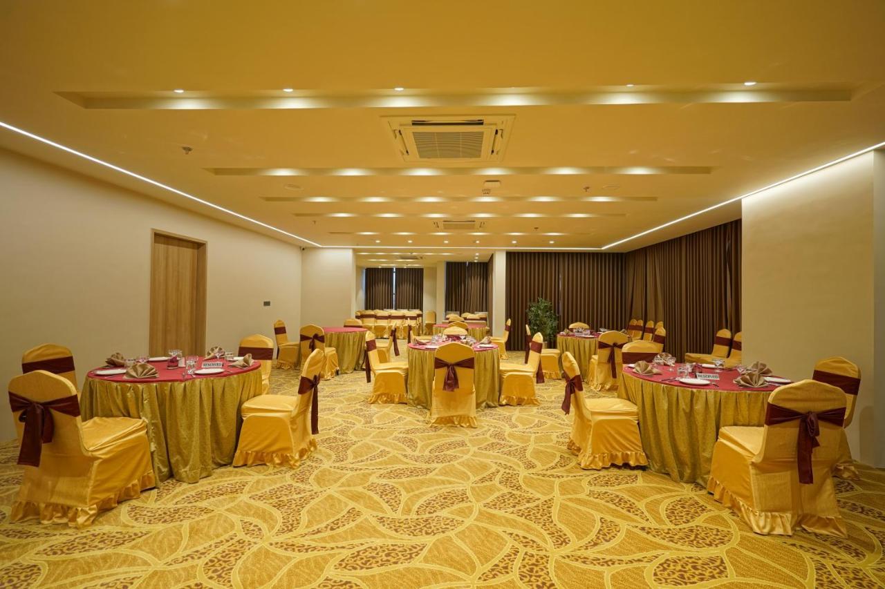 The Galleria Hotel Rajkot Exterior photo